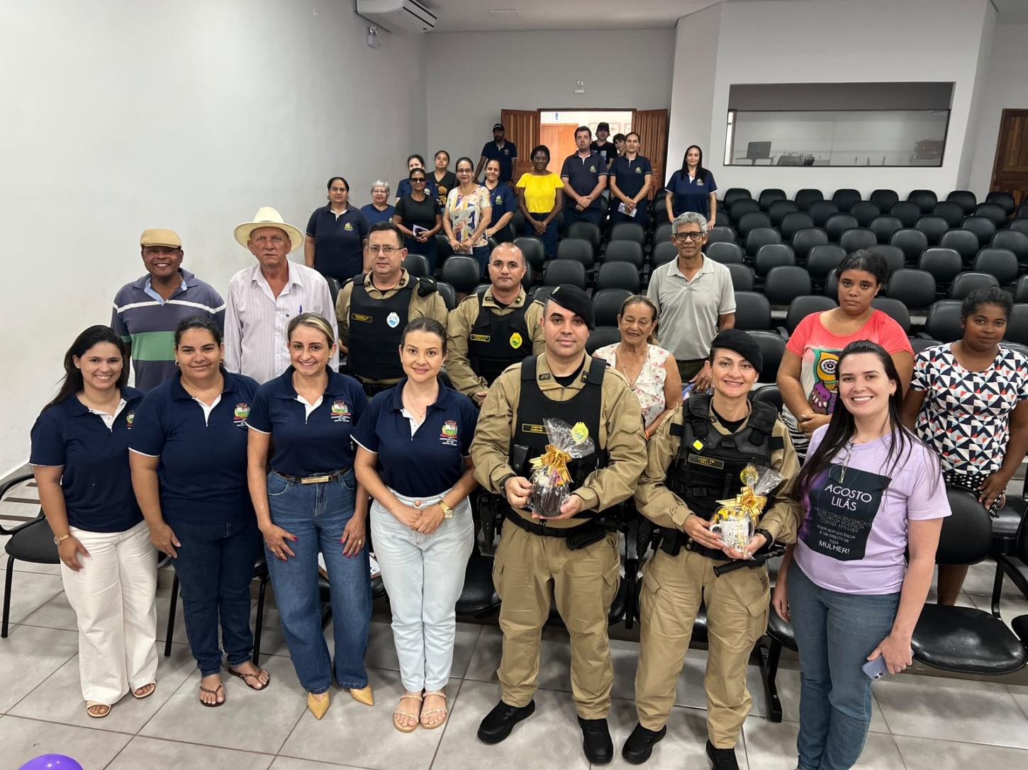 FÊNIX: Patrulha Maria da Penha orienta comunidade durante ação do Agosto Lilás