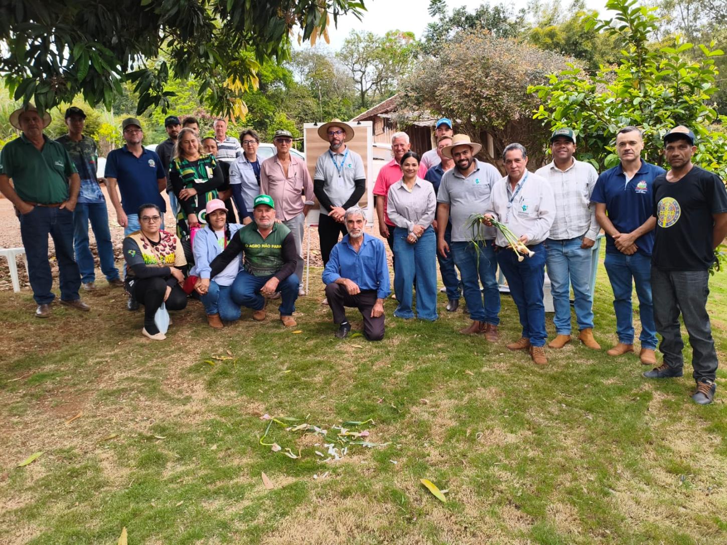 FÊNIX: produtores participam de Tarde de Campo sobre cultivo de alho e novas oportunidades de renda