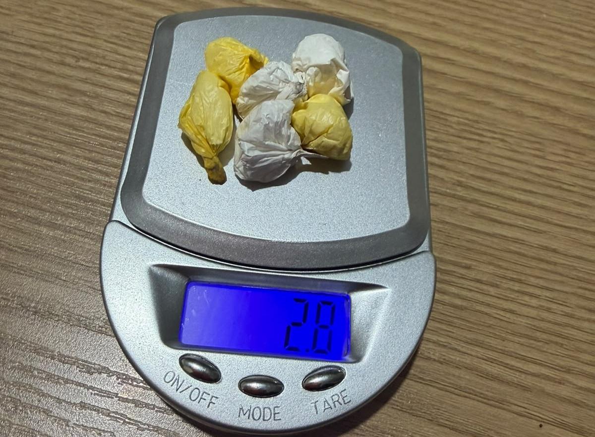 MAMBORÊ: Homem é encaminhado após PM apreender porções de cocaína