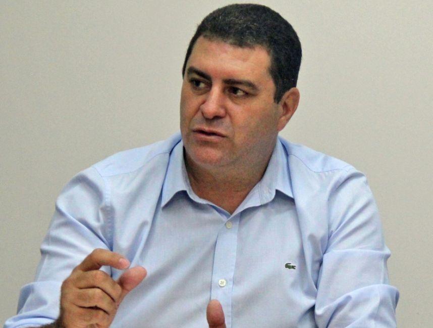 BARBOSA FERRAZ: Ex-prefeito Miliossi é acusado de barrar duas vezes projeto do transporte universitário e tentar barrar emendas impositivas do transporte; Fabrício de Sá confirma e Miliossi nega
