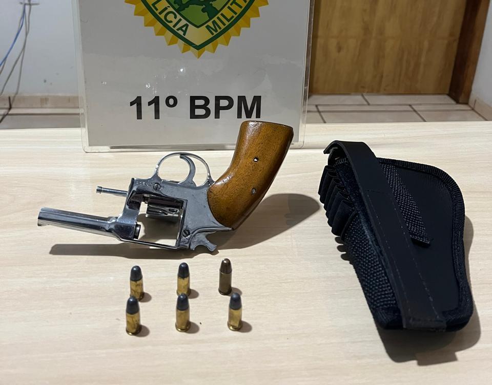 IRETAMA: homem é preso com revólver e oferece dinheiro a policiais para tentar ser liberado
