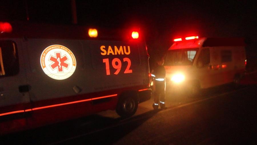 PEABIRU: ambulância da Prefeitura bate na traseira de moto e mulher fica gravemente ferida