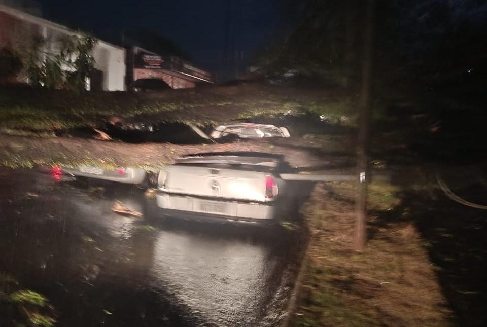 Vale do Ivaí: Temporal deixa rastro de destruição em Apucarana 