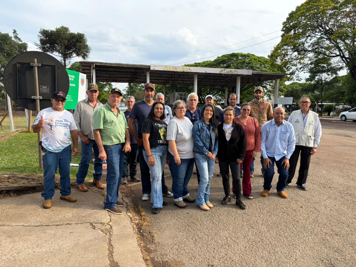 BARBOSA FERRAZ: agricultores familiares visitam CEASA de Maringá em busca de novos mercados