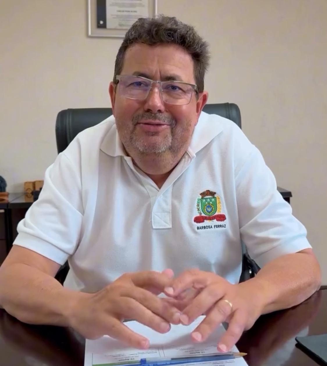BARBOSA FERRAZ: Prefeito Carlos Caxão assina ordem de serviço para pavimentação de 5 km da estrada do Pocinho