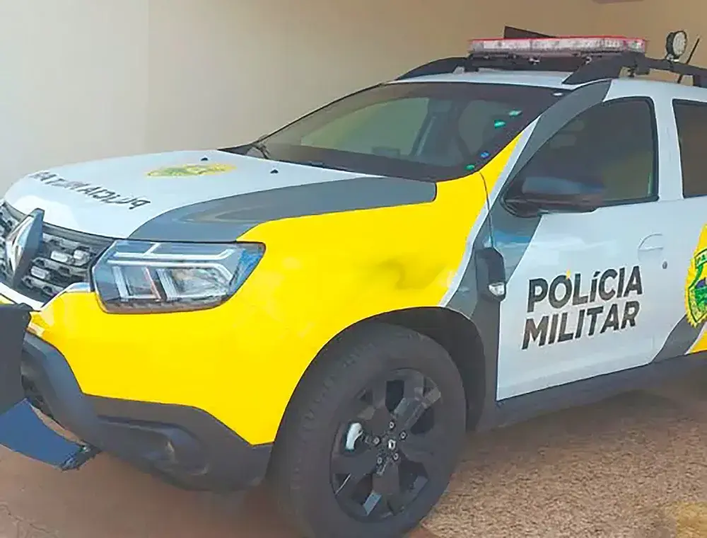 CAMPO MOURÃO: homem com mandado de prisão por roubo é localizado pela PM enquanto trabalhava em telhado