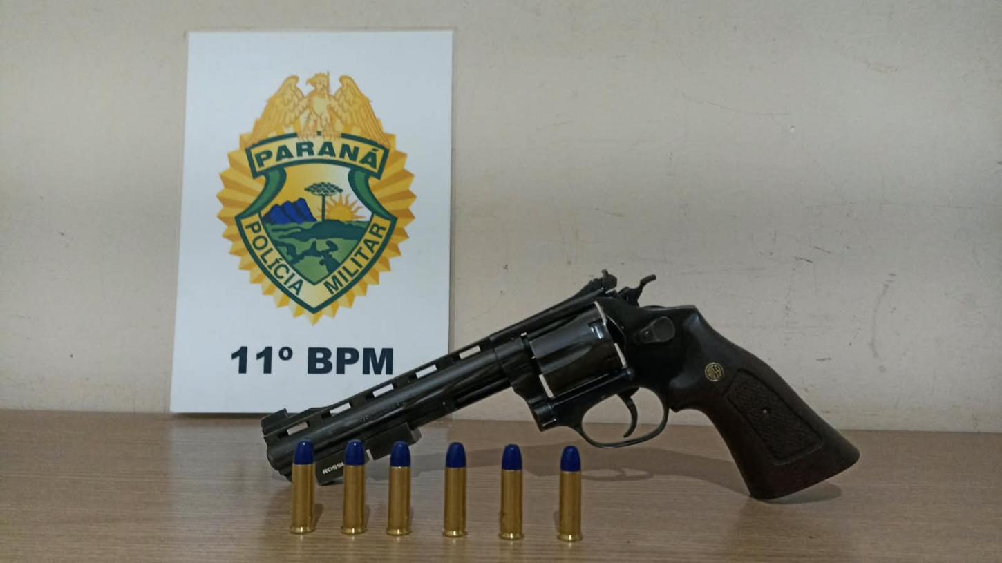 CAMPO MOURÃO: homem é preso após tentar se livrar de revólver calibre 38 durante abordagem policial