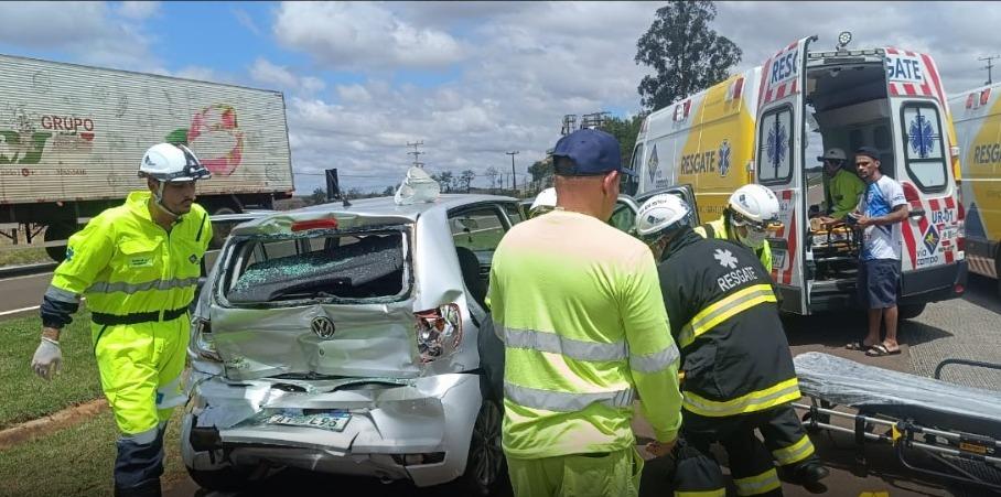 ENGENHEIRO BELTRÃO: quatro moradores ficam feridos em colisão entre carro e caminhão na PR-317