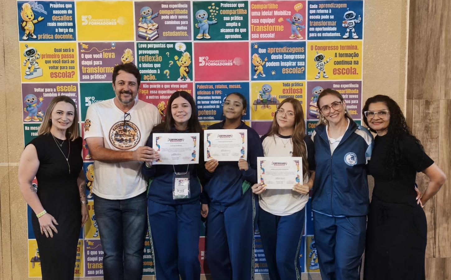 FÊNIX: alunas do Colégio Santo Inácio de Loyola apresentam projeto científico em congresso estadual