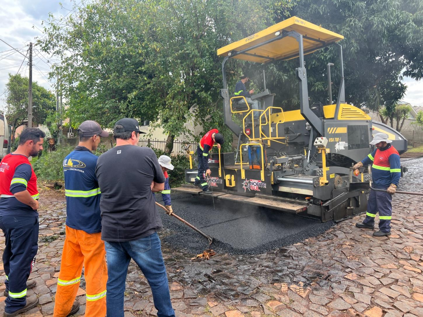 FÊNIX: Gestão Junior Molina executa mais de R$ 5,6 milhões em obras de pavimentação asfáltica