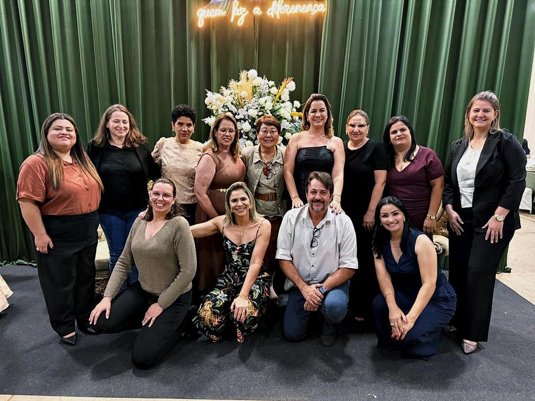 FÊNIX: Prefeitura homenageia professores com jantar dançante e noite de confraternização