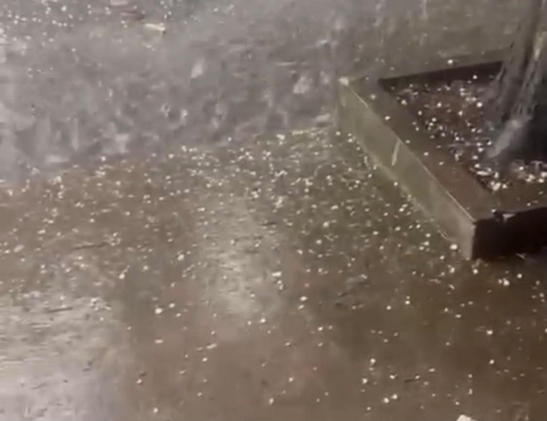 Forte chuva de granizo atinge Arapongas e provoca alagamentos nesta quinta-feira (22) 