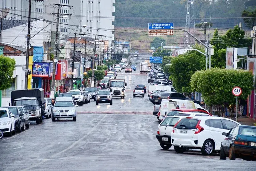 SÃO PEDRO DO IVAÍ: mulher finge ser cliente e furta celular de loja de roupas