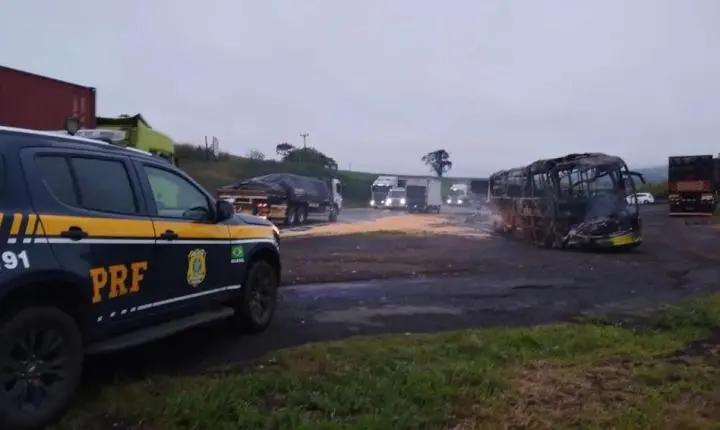 ACIDENTE GRAVE: acidente entre ônibus e carreta deixa 14 feridos entre Imbaú e Ortigueira na BR-376