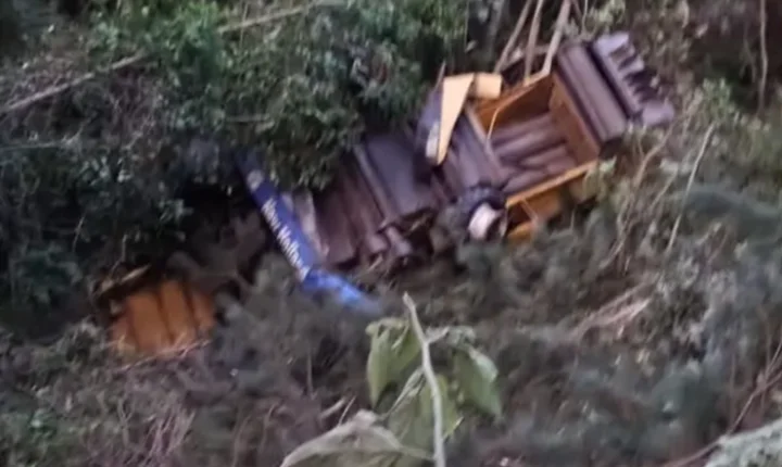 Agricultor do Vale do Ivaí morre após colheitadeira despencar em ribanceira
