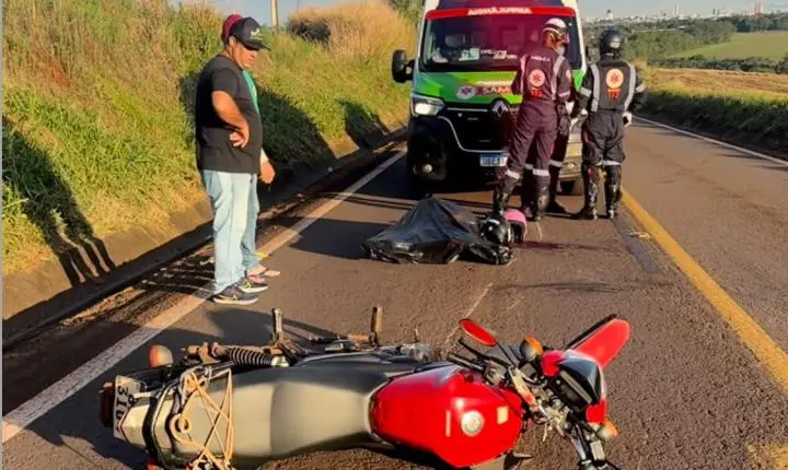 ARARUNA: mulher de 67 anos morre após cair de motocicleta e ser atropelada por carreta na PR-558