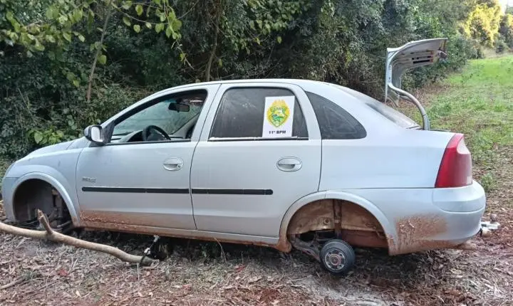 ARARUNA: Polícia recupera carro e motoneta roubados na área rural de Peabiru