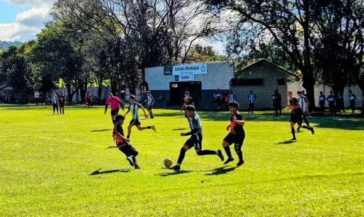 BARBOSA FERRAZ: 2ª Barbosa Cup de futebol movimentou o domingo nos três estádios da cidade; veja os resultados