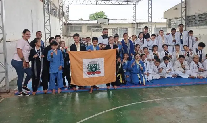 BARBOSA FERRAZ: atletas do projeto de jiu-jitsu da Secretaria de Ação Social conquistam 35 medalhas em seletiva com São João do Ivaí