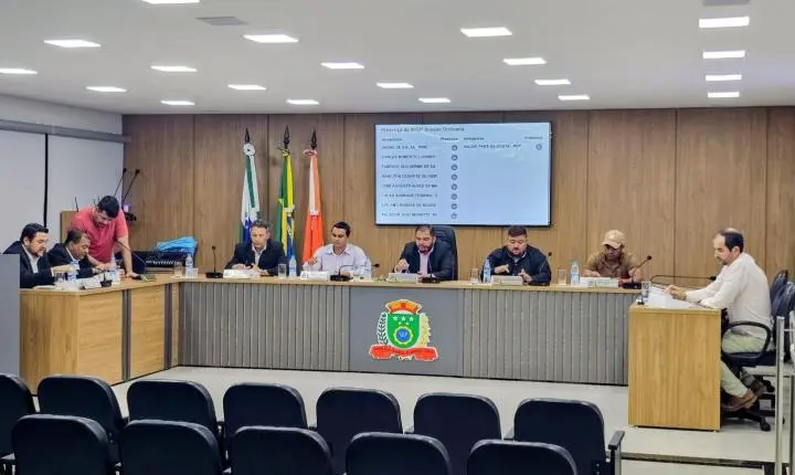BARBOSA FERRAZ: Câmara realiza sessão com apresentação de ofícios e aprovação de requerimento