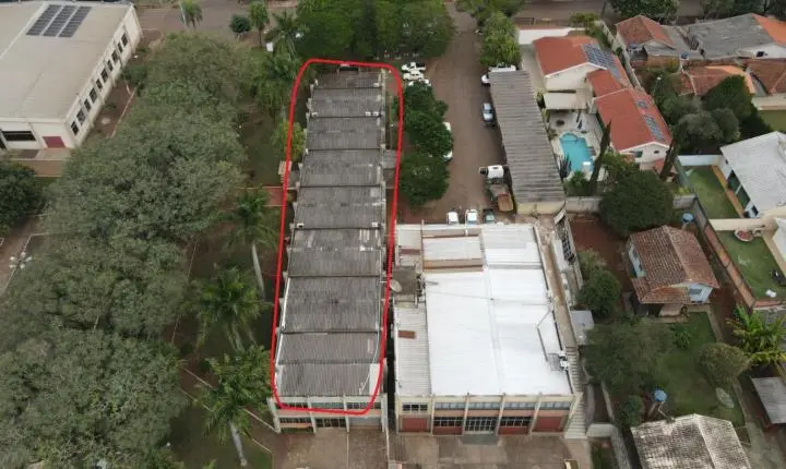 BARBOSA FERRAZ: Carlos Caxão autoriza início da reforma e troca do telhado da Prefeitura por estrutura metálica