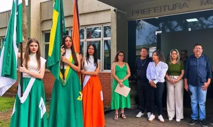 BARBOSA FERRAZ: desfile cívico reúne escolas, servidores e autoridades na Semana da Independência