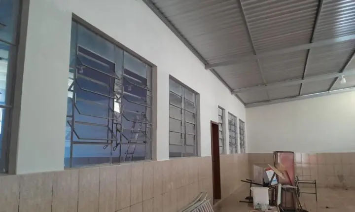 BARBOSA FERRAZ: Escola Jacira Peternelli ganha cobertura metálica após situação crítica encontrada pela gestão do prefeito Caxão
