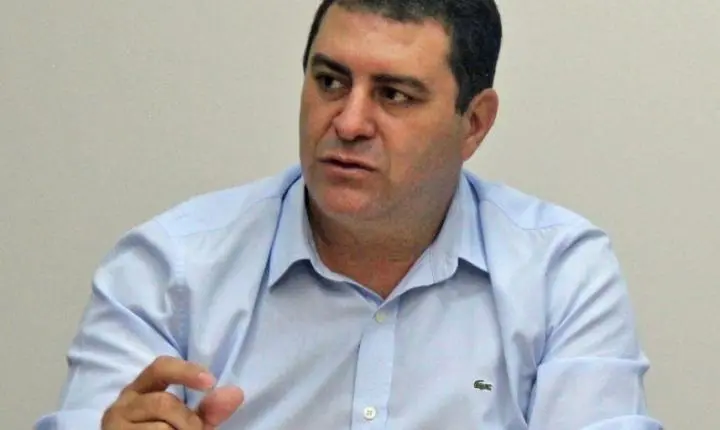 BARBOSA FERRAZ: Ex-prefeito Miliossi é acusado de barrar duas vezes projeto do transporte universitário e tentar barrar emendas impositivas do transporte; Fabrício de Sá confirma e Miliossi nega