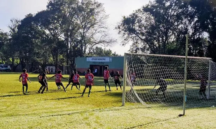 BARBOSA FERRAZ: Finais do Paraná Bom de Bola definiu os campeões da fase regional neste domingo