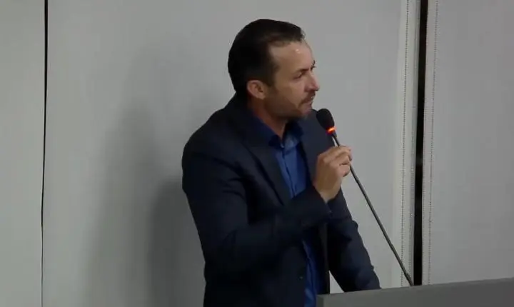 BARBOSA FERRAZ: José Augusto chama Ninho Moretti de demagogo e mentiroso e diz que ele pegou papéis na lixeira, gravou vídeo atacando prefeito Caxão e simulou ofícios para ganhar engajamento nas redes sociais