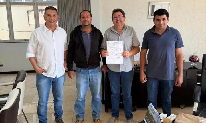 BARBOSA FERRAZ: prefeito Carlos Caxão entrega R$ 10 mil para Associação de Moradores de Paraíso do Sul; recurso indicado pelo professor Luciano