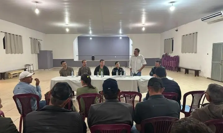 BARBOSA FERRAZ: Prefeito Carlos Caxão participa de reunião sobre segurança em Bourbônia e anuncia melhorias para associação de moradores