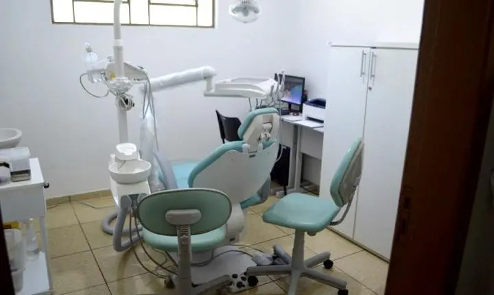 BARBOSA FERRAZ: Prefeito Caxão e secretário Leandro Mello oficializam nova clínica odontológica na UBS Santa Rita, na Vila do Roque