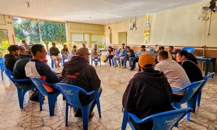 BARBOSA FERRAZ: Prefeito Caxão reúne lideranças no Conjunto Primavera e garante continuidade do projeto social de Bruno França