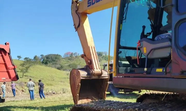BARBOSA FERRAZ: Prefeitura inicia recuperação de 18 quilômetros de estrada entre Paraíso do Sul e Bourbônia