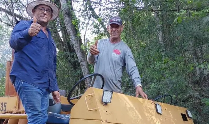 BARBOSA FERRAZ: Produtor Rubens do Paraíso visita obra de recuperação da estrada entre Paraíso do Sul e Bourbônia; 