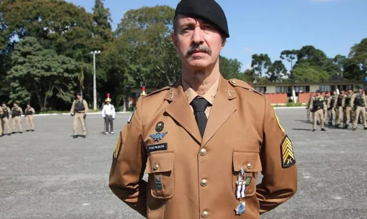 CAMPO MOURÃO: 1º Sargento Castro é homenageado com Medalha Defensor dos Direitos Humanos durante solenidade na Academia do Guatupê