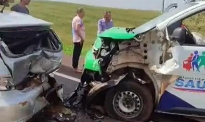 CAMPO MOURÃO: Acidente entre ambulância, carro e bitrem deixa feridos na BR-369