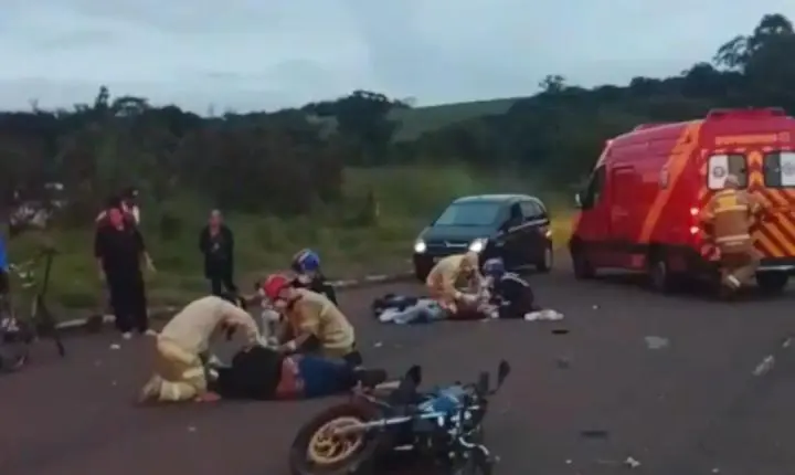 CAMPO MOURÃO: Colisão na BR-487 deixa dois ocupantes de moto em estado grave