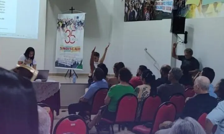 CAMPO MOURÃO: Manifestação de professores municipais cobra valorização e mudanças em projeto de lei