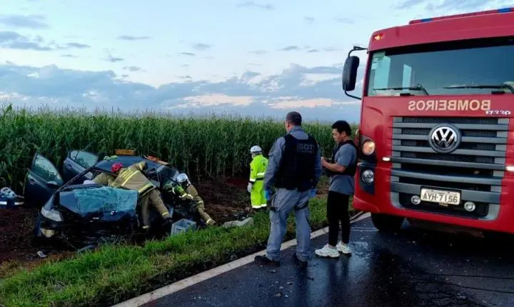 CAMPO MOURÃO: Motorista fica em estado grave após batida frontal na PRC-158