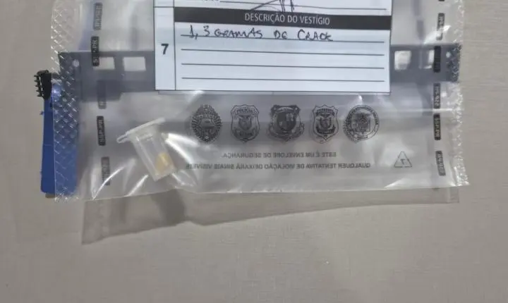 CAMPO MOURÃO: Mulher é flagrada com crack durante abordagem da Polícia Militar no Jardim Maria Barletta