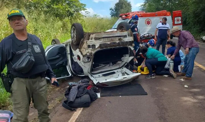 Capotamento na PR-082, entre Fênix e o distrito de Luar, deixa um morto e um ferido grave 
