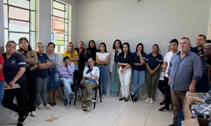 CORUMBATAÍ DO SUL: Prefeitura entrega novos uniformes para servidores da Saúde