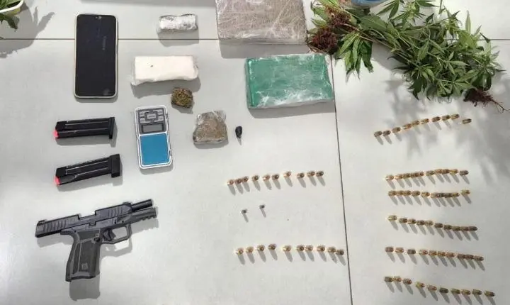 DELEGACIA DE PEABIRU: Operação contra o tráfico de drogas em Araruna prende dois homens e apreende mais de 2,6 quilos de drogas e pistola 9mm