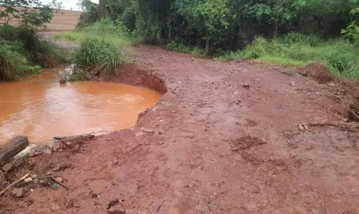 ENGENHEIRO BELTRÃO: Chuvas acima de 100 milímetros causam grandes danos nas estradas rurais do município