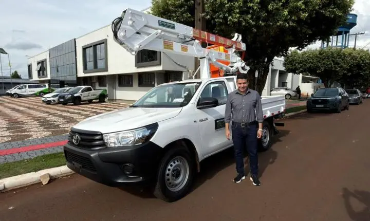 ENGENHEIRO BELTRÃO: Com apoio de Ademar Traiano, Garbim entrega Hilux adaptada para modernizar serviços de iluminação pública