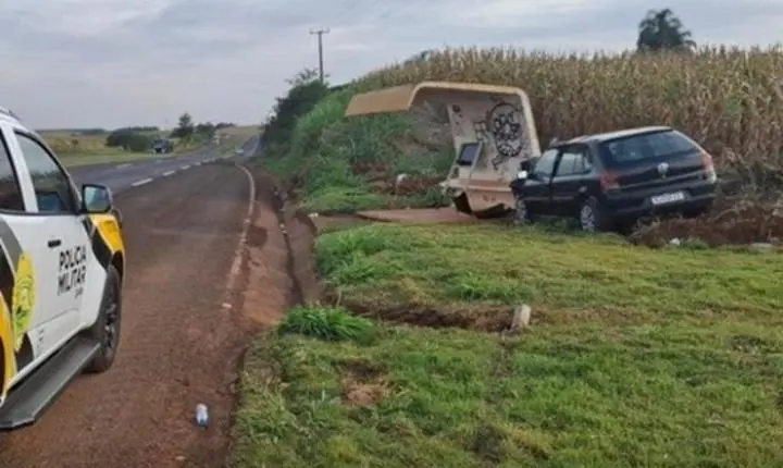ENGENHEIRO BELTRÃO: Dois idosos ficam feridos após carro bater em ponto de ônibus na PR-317