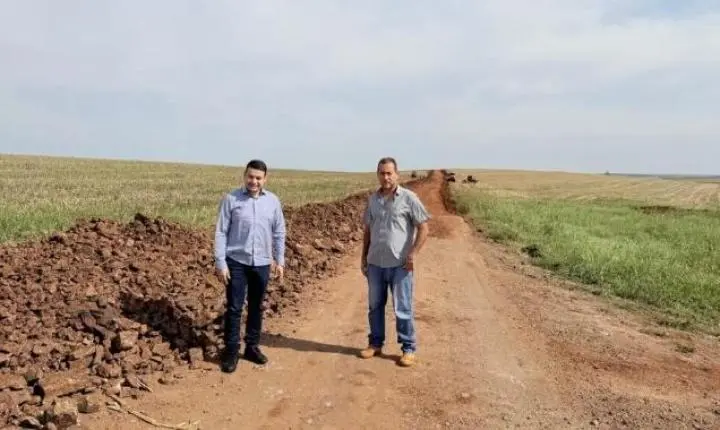 ENGENHEIRO BELTRÃO: Garbim acompanha a readequação e cascalhamento de 12 km da Estrada Cinco