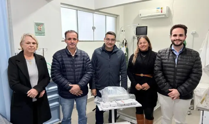 ENGENHEIRO BELTRÃO: Prefeito Garbim entrega painel cardiológico para sala de emergência da Santa Casa do município